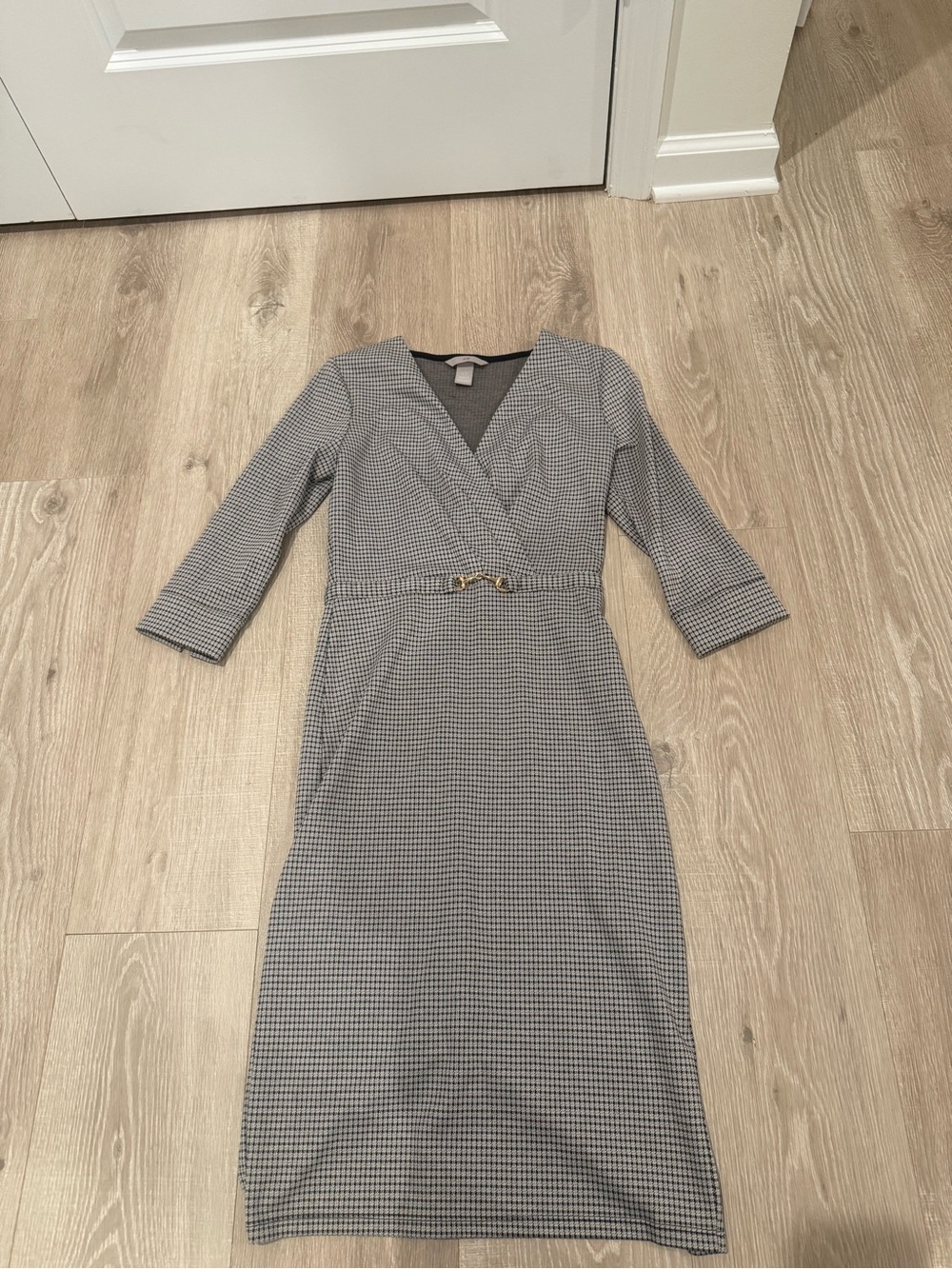 H&M Gray Houndstooth Wrap-Style Long Sleeve Midi Dress